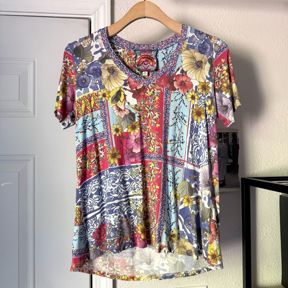 JOHNNY WAS multicolor floral viscose bamboo v-neck stretchy short sleeve tee